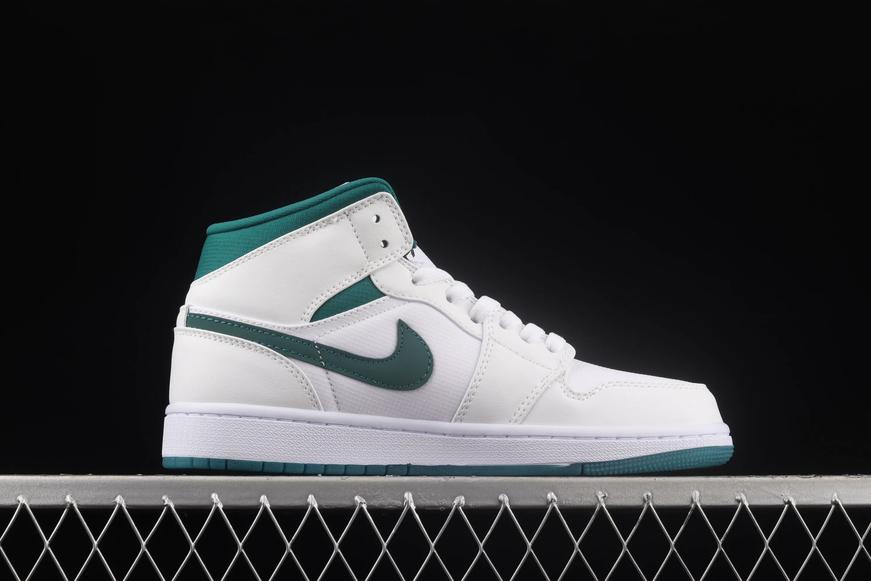 All categories Air Jordan Jordan series basketball shoes Air Jordan 1 Mid Differentiated versions Air Jordan 1 Mid "Mystic Green" AJ1 Joe 1 Mystic Green mid-top basketball shoes CD6859-103